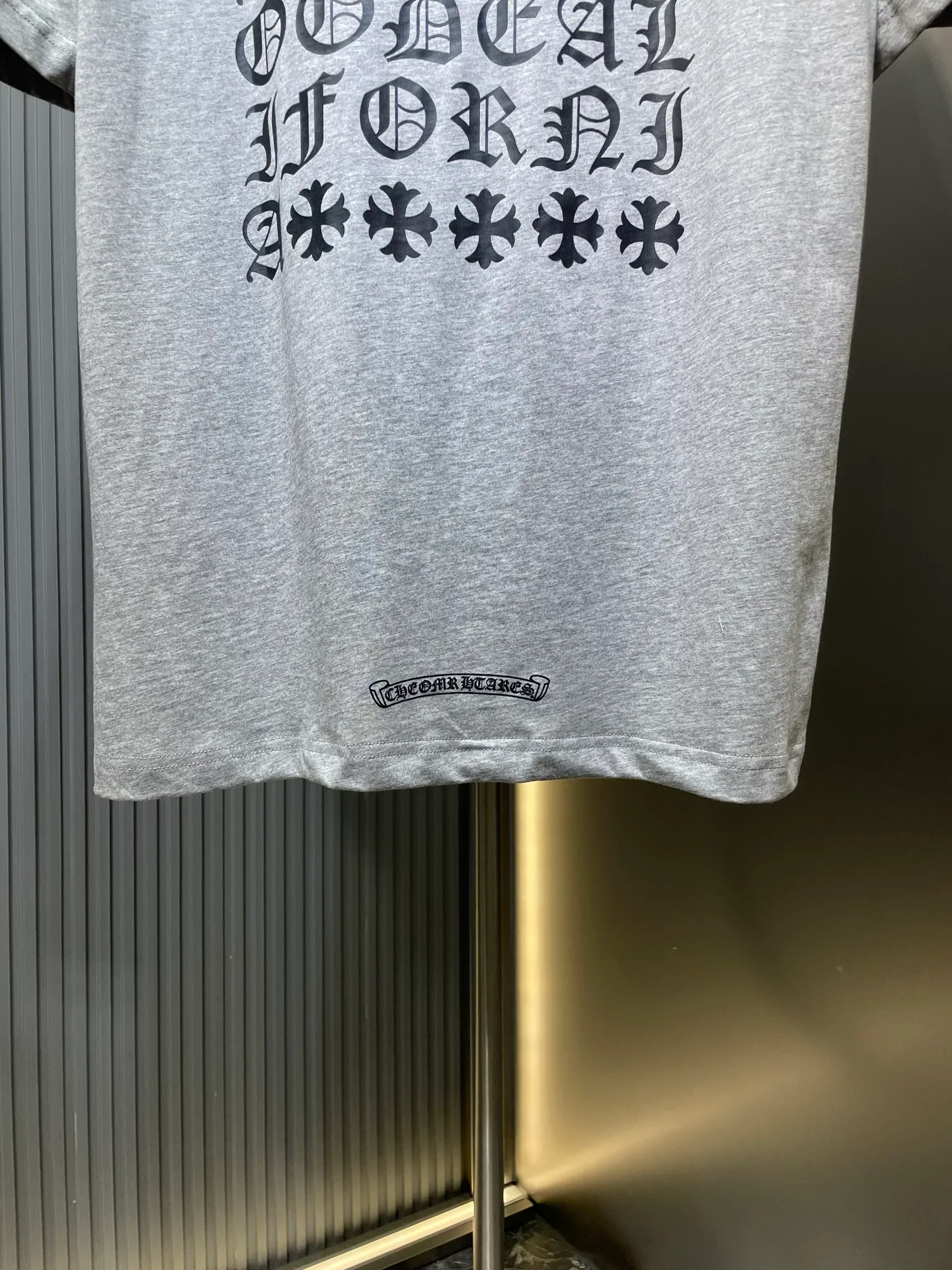 P240 CHROME HEART🌟【Top original order】CHROME HEART Sanskrit letter printed short sleeves are crafted from custom-made pure cotton fabrics, with excellent texture, comfortable and soft feel, skin-friendly and breathable, and sweat-absorbent. It is the best choice for summer. The chest is decorated with the brand's iconic pattern printing, single-sided reactive dyeing, and thermosetting ink printing. It can be matched with many types of clothing to create a fashionable look. Customized accessories, complete with three labels, same size for men and women. Size: s-xl
